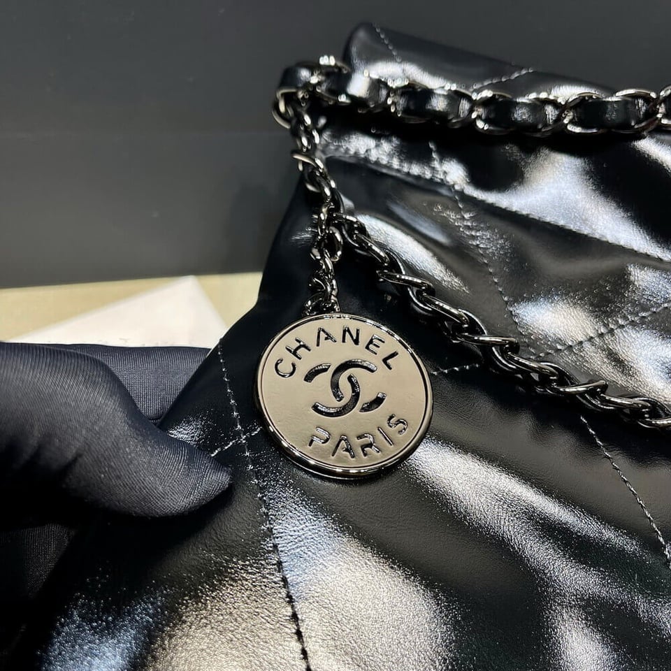 Chanel 22 Small Handbag Shiny Calfskin Black with Black logo view 6