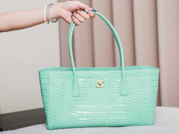 Chanel Small Shopping Bag Embossed Calfskin With Crocodile Pattern &amp; Gold-plated Alloy Green 20cm/7.9in AS6243 view 2