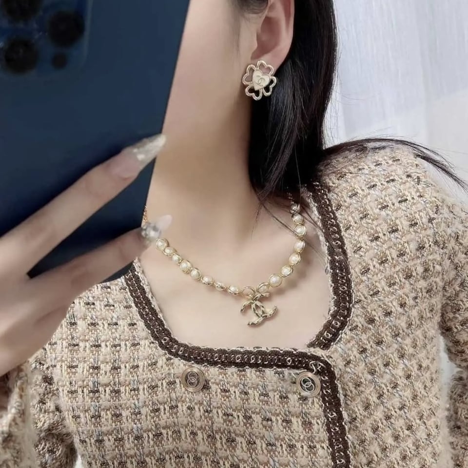 Chanel Four Leaf Clover Heart Earrings Abf311 B19851 Nafgv view 5
