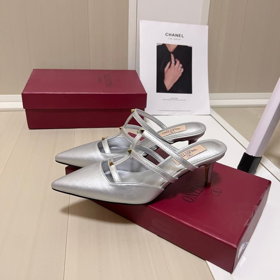 Valentino Garavani Rockstud Wispy Mule In Calfskin Silver view 3