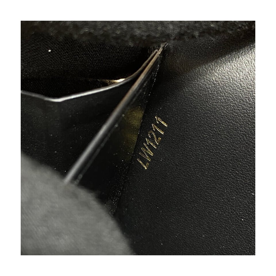 Louis Vuitton Capucines Wallet view 11