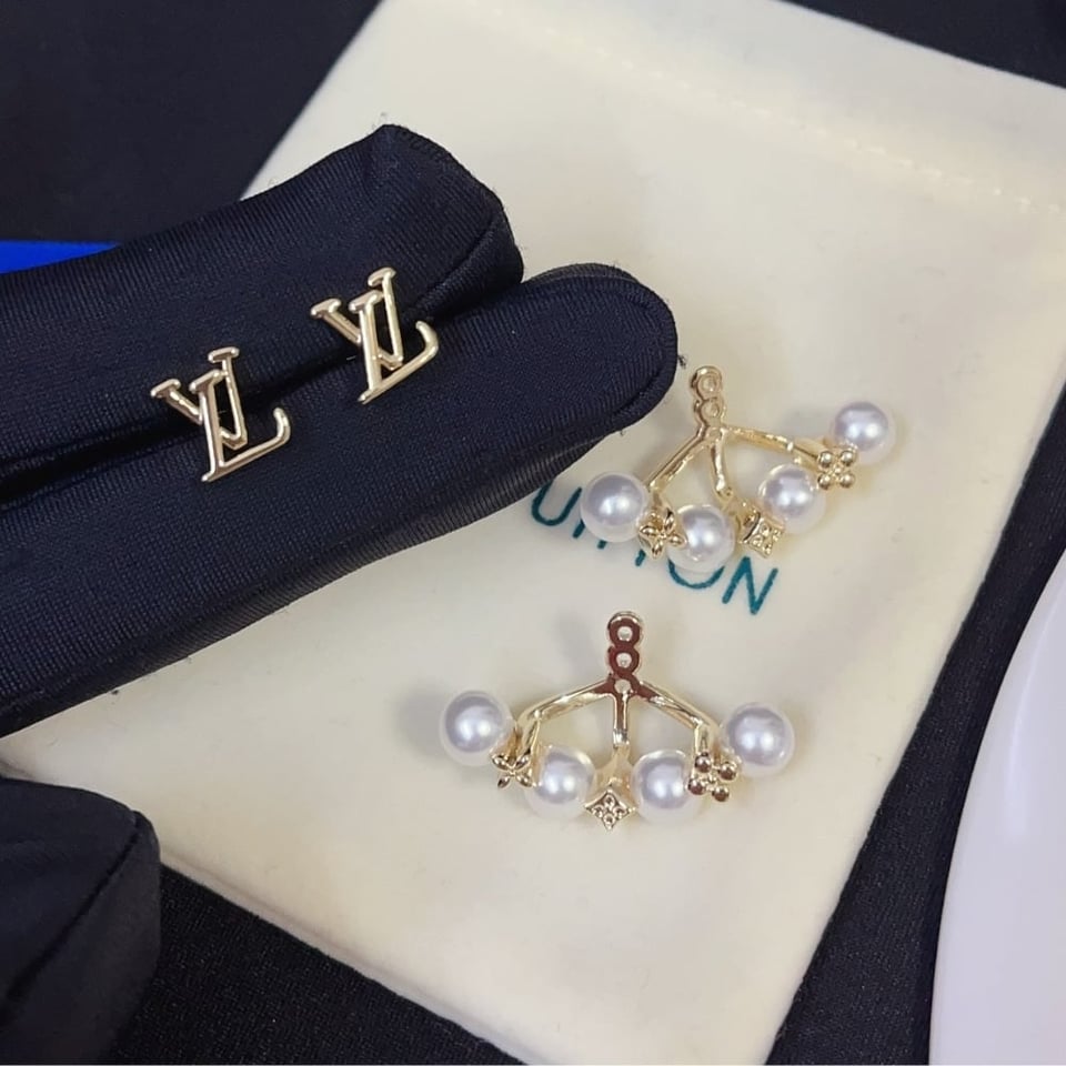 Louis Vuitton Lv Minigram Pearls Earrings view 5
