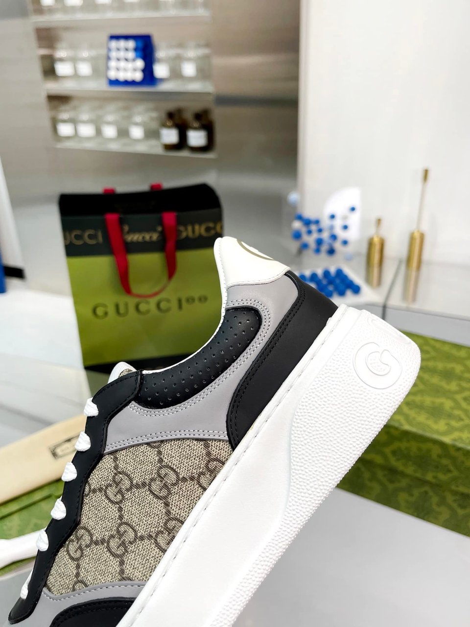 Gucci Men’S Gg Trainer Supreme Canvas Beige 669582 Upga0 1080 view 9