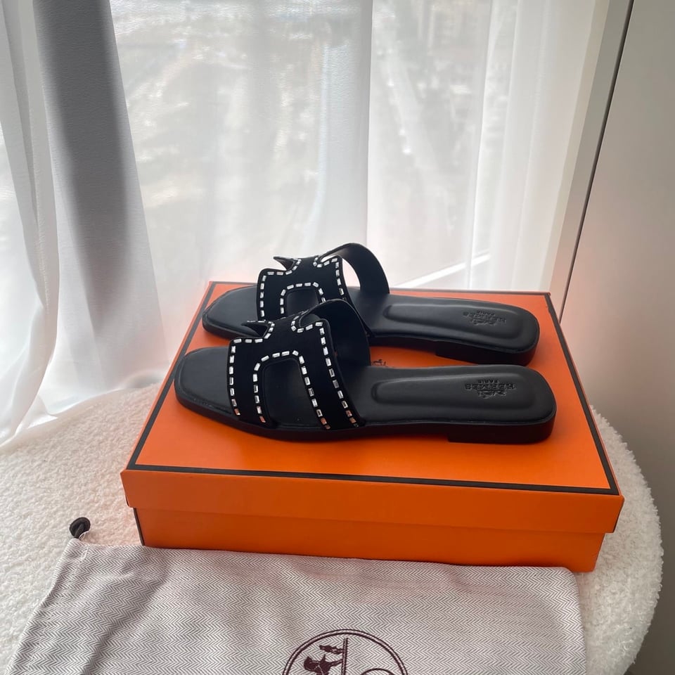 Hermes Oran Sandal Noir H232161Zv02350 view 5