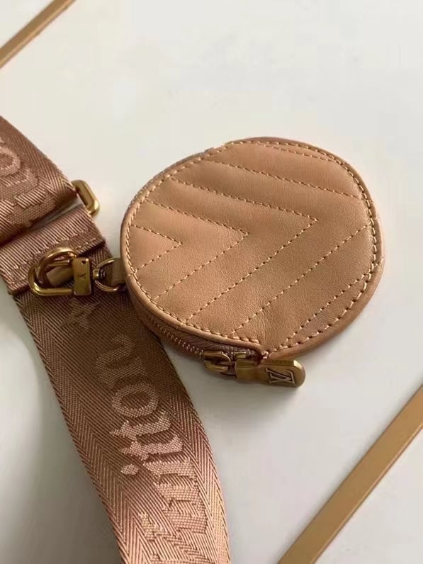 Louis Vuitton New Wave Multi Pochette 19Cm Beige view 9