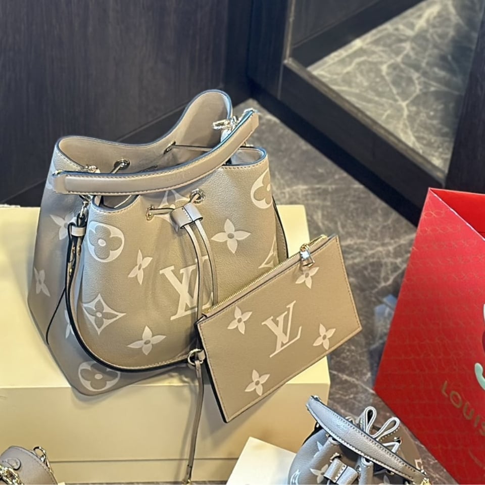 Louis Vuitton N Ono Mm Cream 25Cm M45555 view 5
