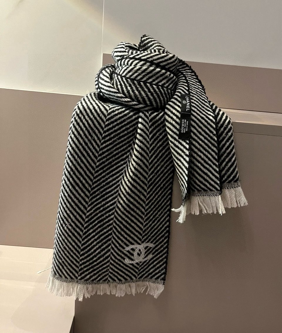 Chanel Cashmere Scarf Chevron Black For Women 180cm view 3