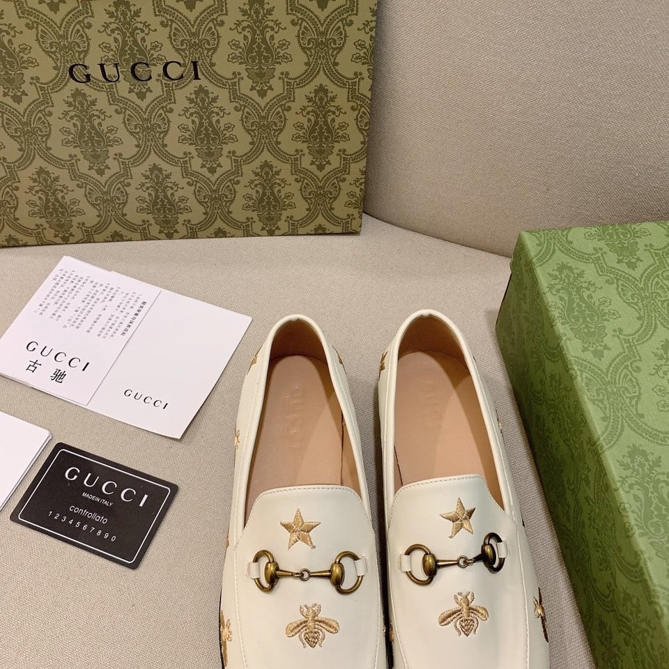 Gucci Jordaan Embroidered Bee And Starleather Loafer White view 3