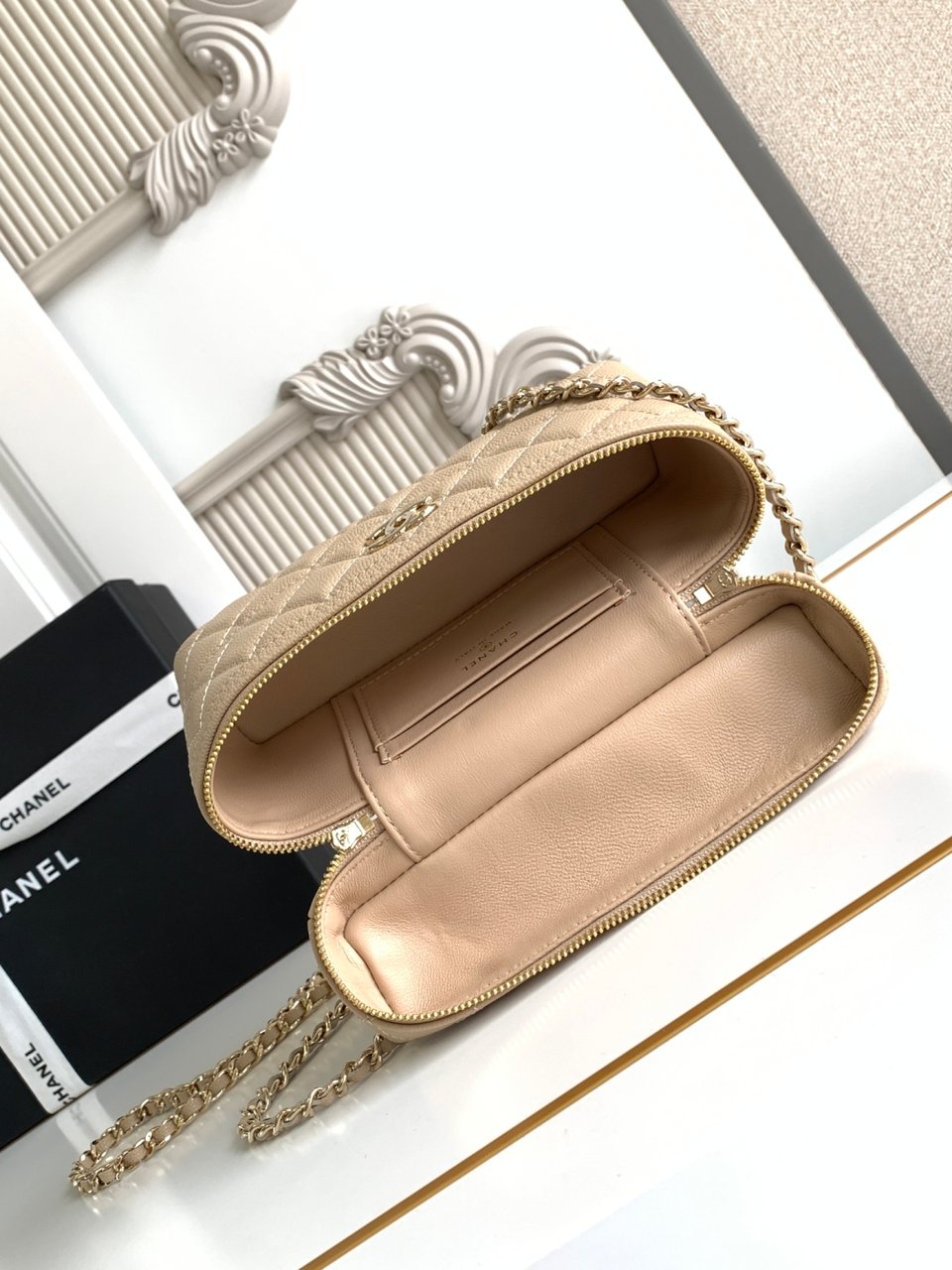 Chanel 25C Vanity Case Beige 20cm view 6