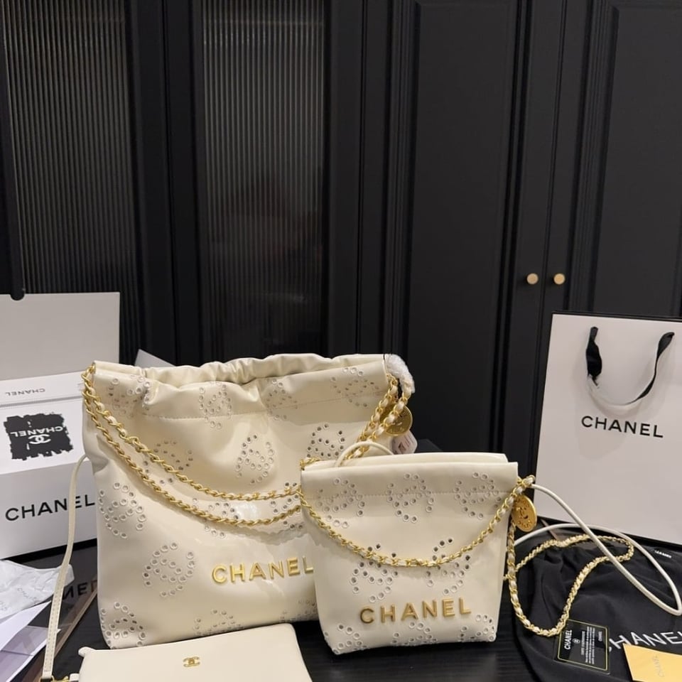 Chanel 22 Mini Handbag Shiny And Gold Tone Metal White 19cm/7.5in As3980 B19648 10601 view 3