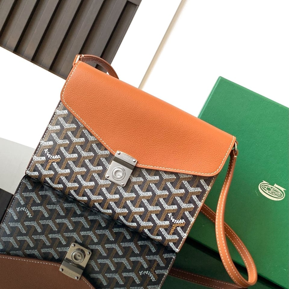Goyard Chypre Wallet-Pouch 21 Cm Black Goyardine Canvas And Tan Calfskin view 11