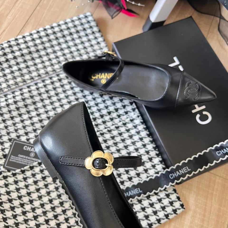 Chanel Pointed Toe Doll Shoes With Gold Flower In Black view 6