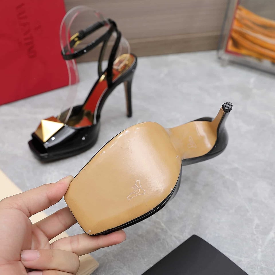 Valentino Garavani Roman Gold Stud Block Pump Black view 5