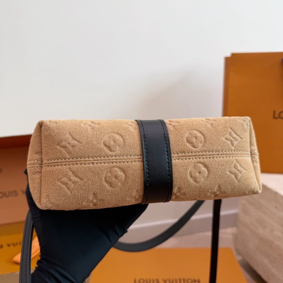 Louis Vuitton Pochette Mia M2A252 22cm/8.7in view 6