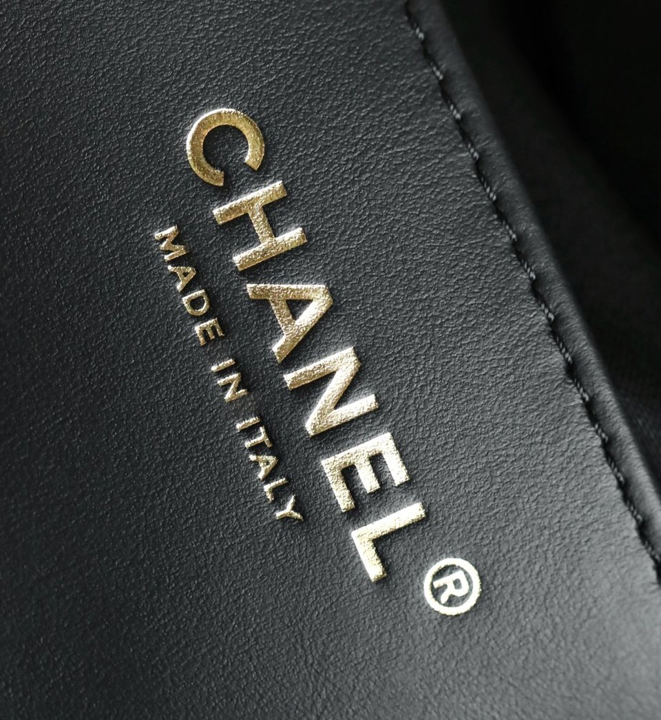 Chanel crossbody bag 25 Small Handbag Washed Denim &amp; Gold-Tone Metal Black 30cm/11.8in view 6