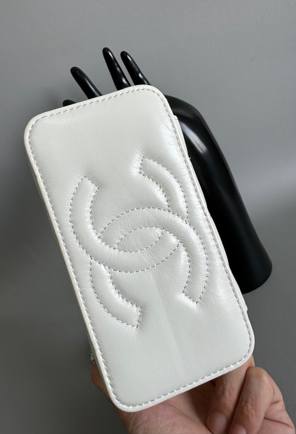 Chanel Vanity Case Pearl 17Cm White Lambskin Gold Hardware view 5