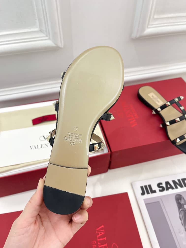 Valentino Garavani Rockstud Flat Slide Sandal Black 4W2S0C49Vod 0No view 7