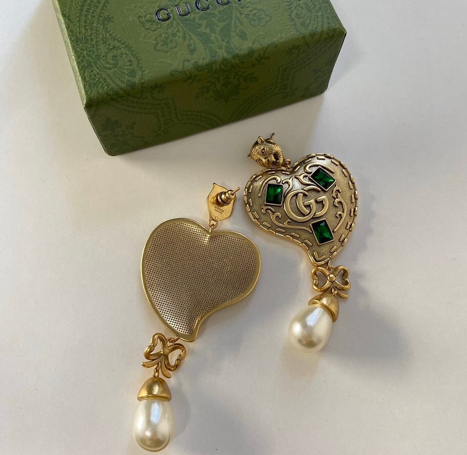 Gucci Gg Heart Earrings With Green Gems view 5