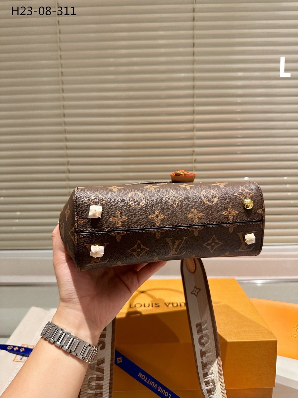 Louis Vuitton Cluny Mini Monogram Canvas 20Cm M46055 view 7