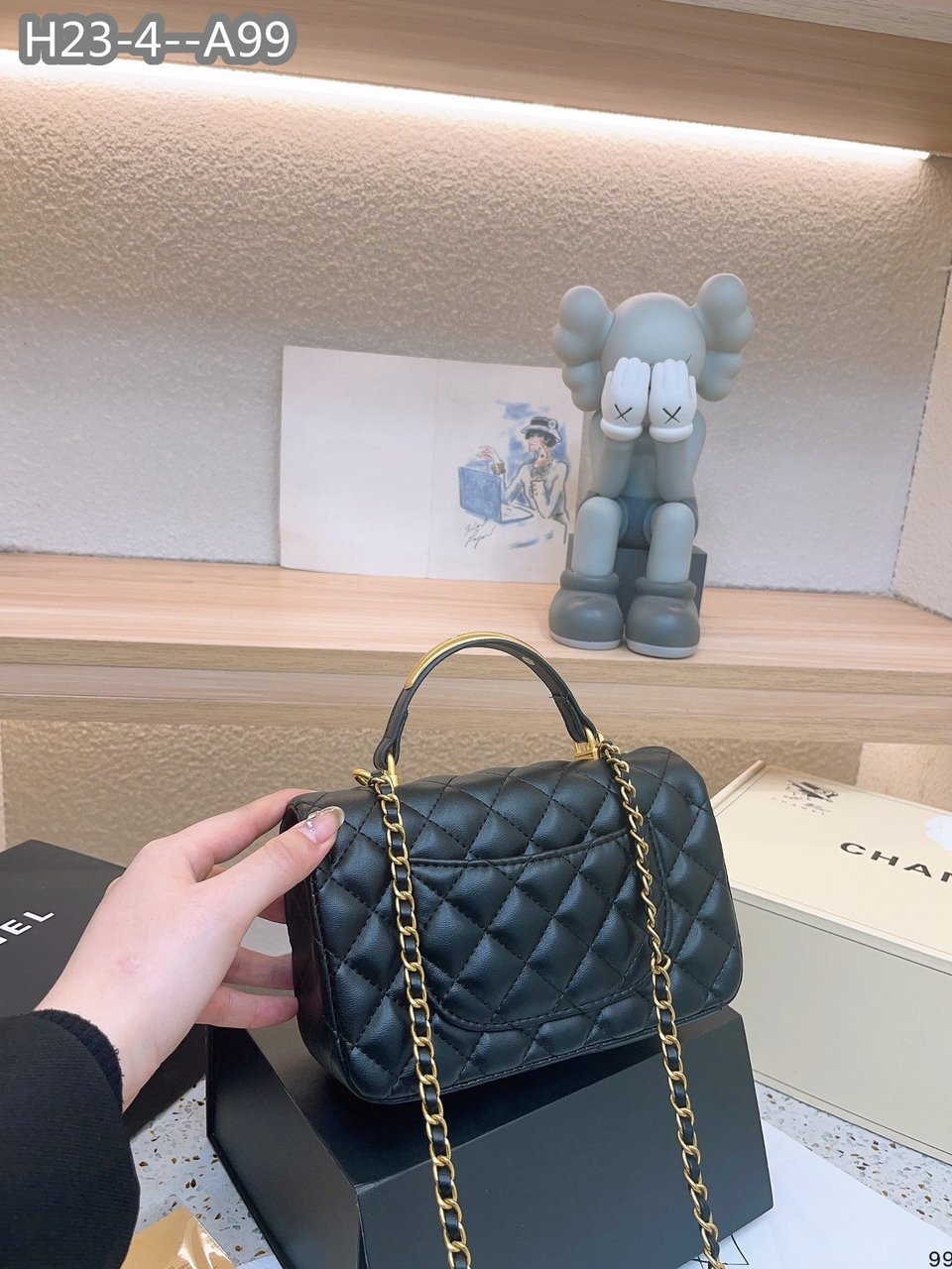 Chanel 22B Flap Bag With Gold Hardware Top Handle Black 21Cm/8in As2431 view 4