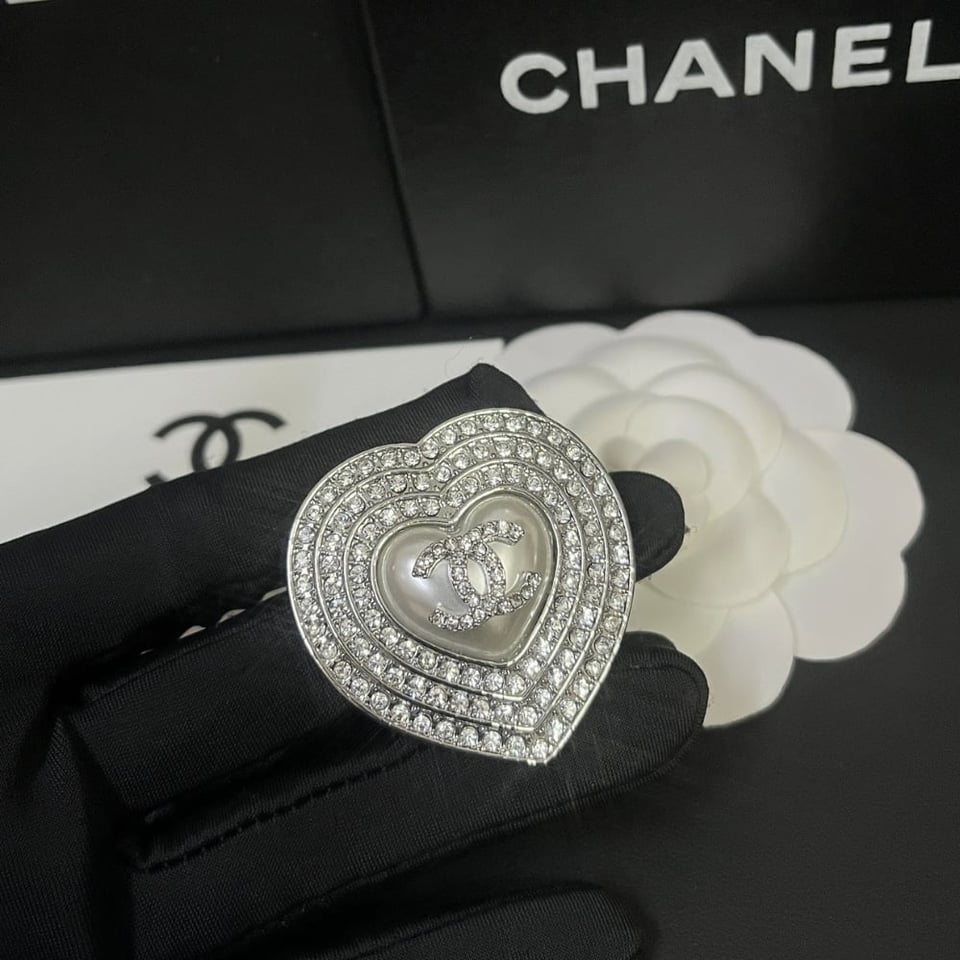 Chanel Cc Heart Brooch Silver With Pearl Heart view 6