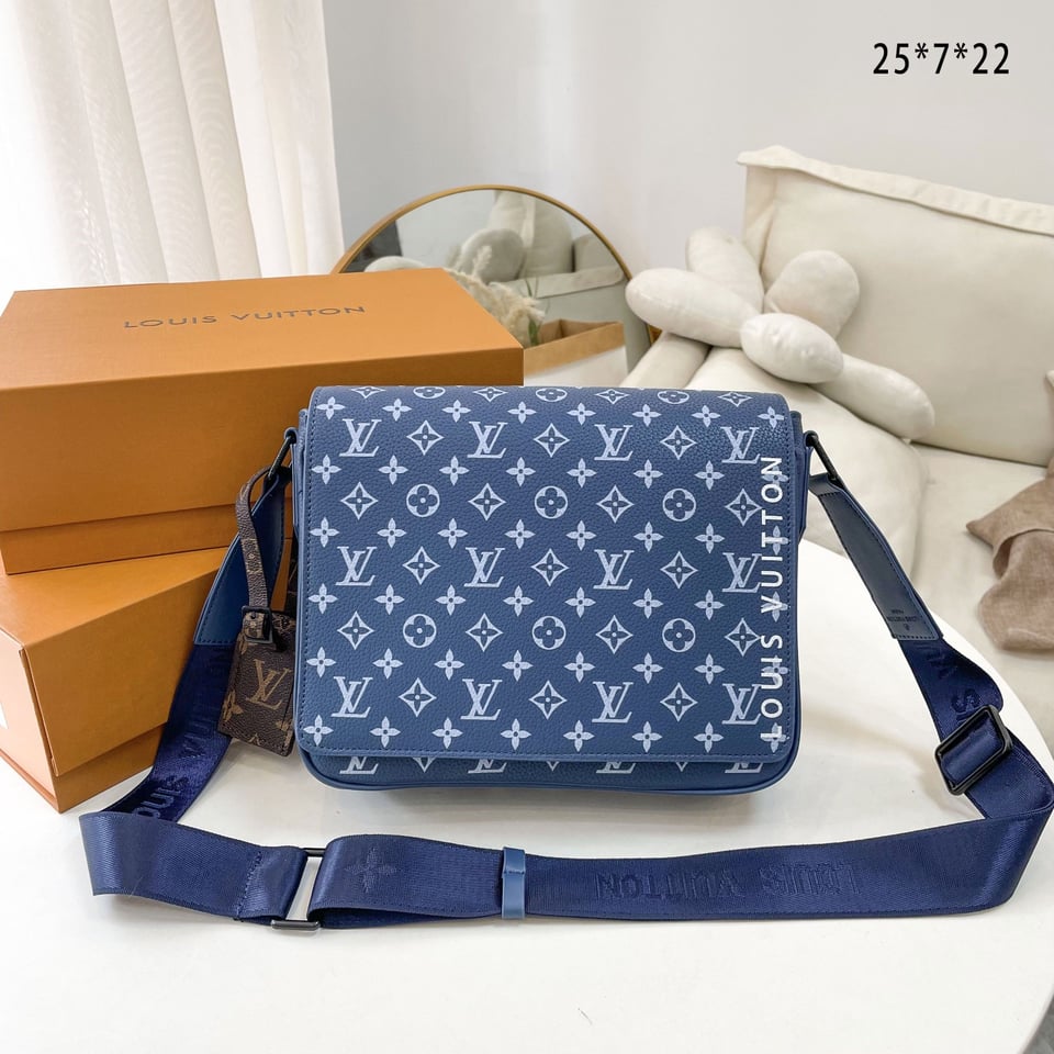 Louis Vuitton District Pm Bag Blue 26Cm M23785 For Men view 3