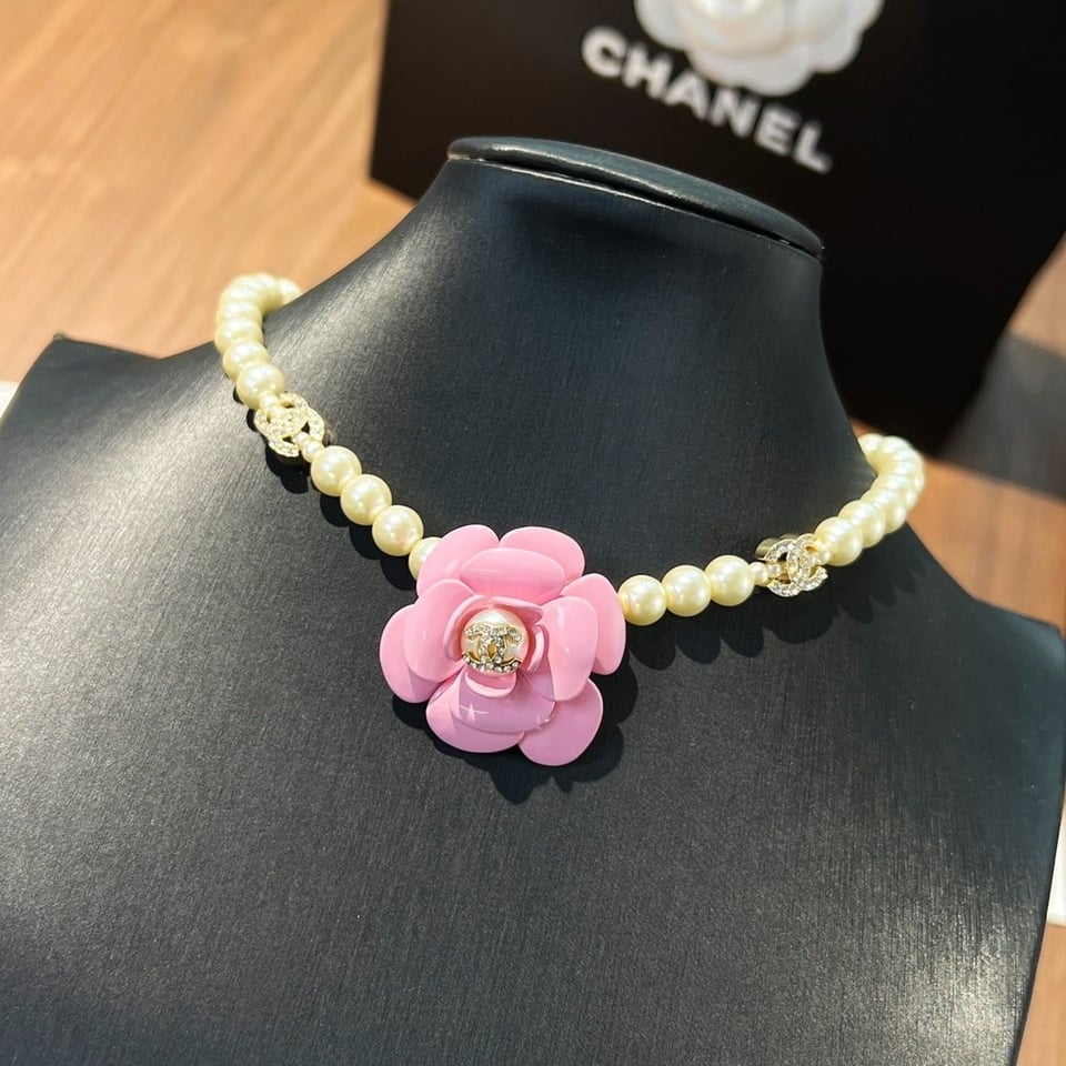 Chanel Pearl And Camélia Necklace view 6