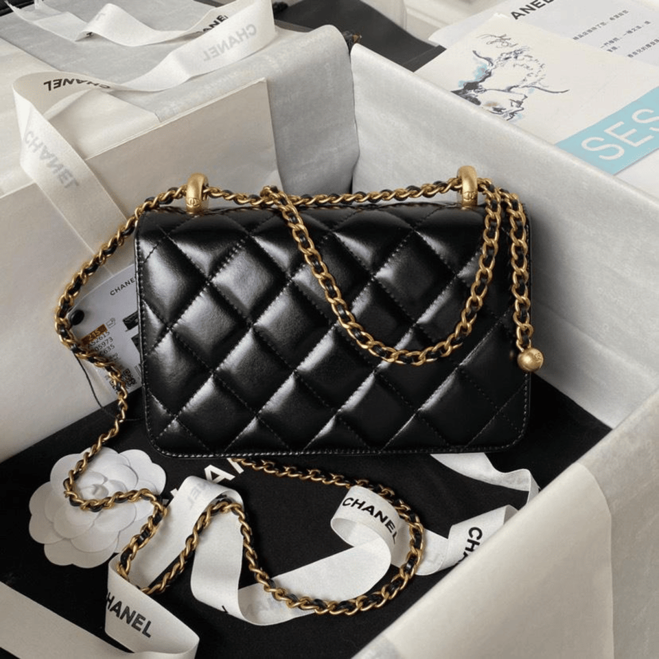 Chanel Shiny Calfskin &amp; Gold-Tone Metal Black 19.2cm/7.6in view 4