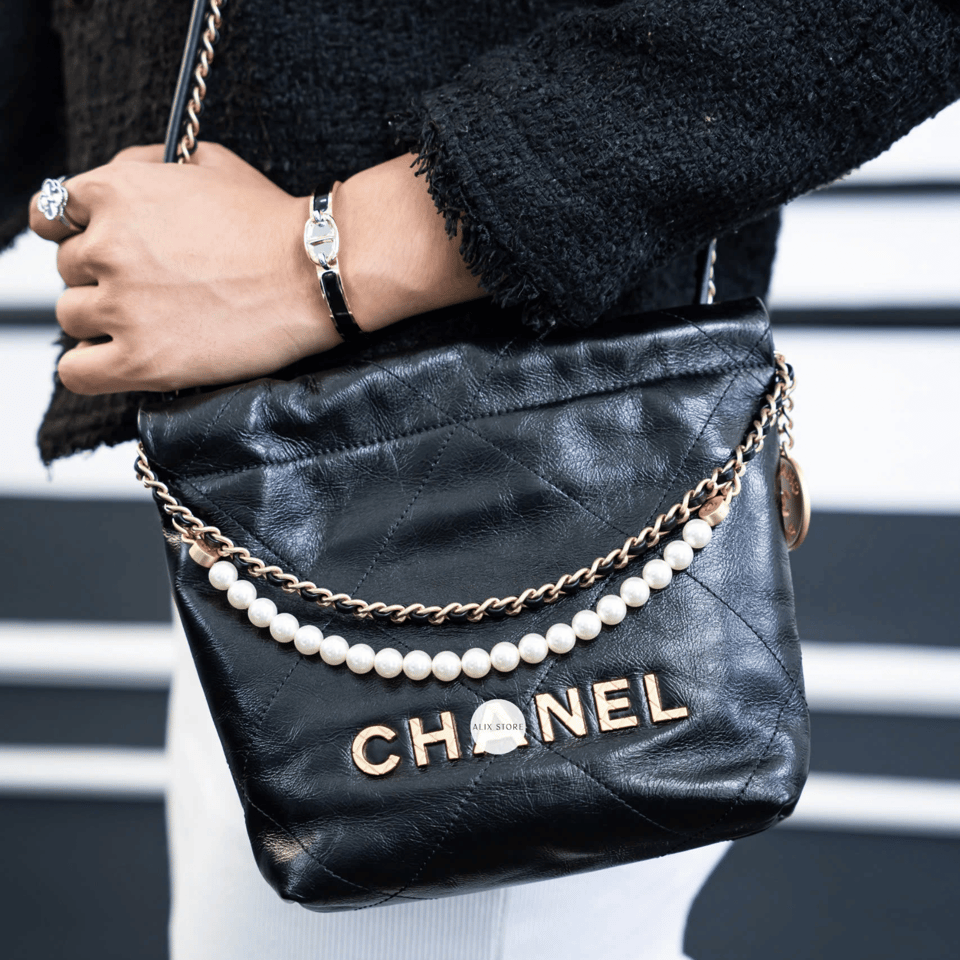 Chanel Pearl Chain Mini Vintage Gold Bag 20cm/7.9in view 3