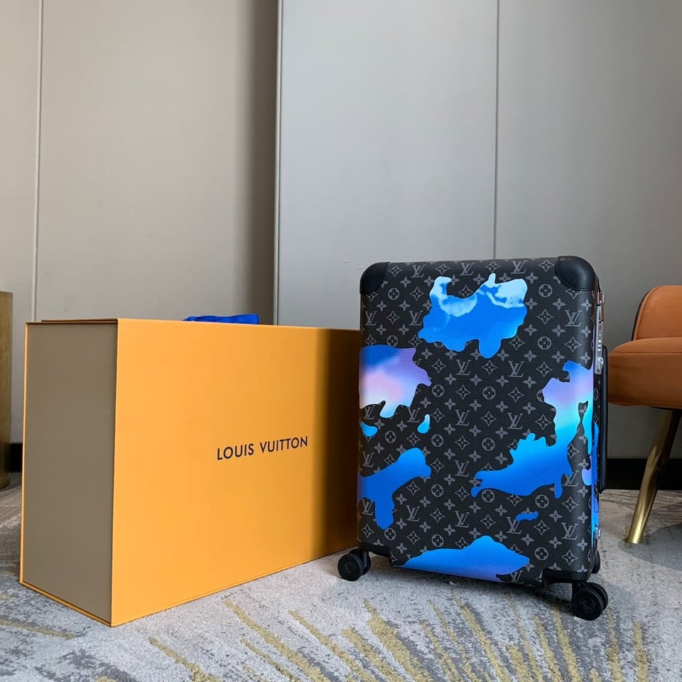 Louis Vuitton Horizon 55cm Monogram Eclipse Sunrise Room view 5