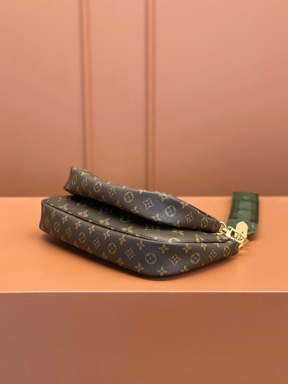 Louis Vuitton Multi Pochette Accessoires Khaki 24Cm M44813 view 13