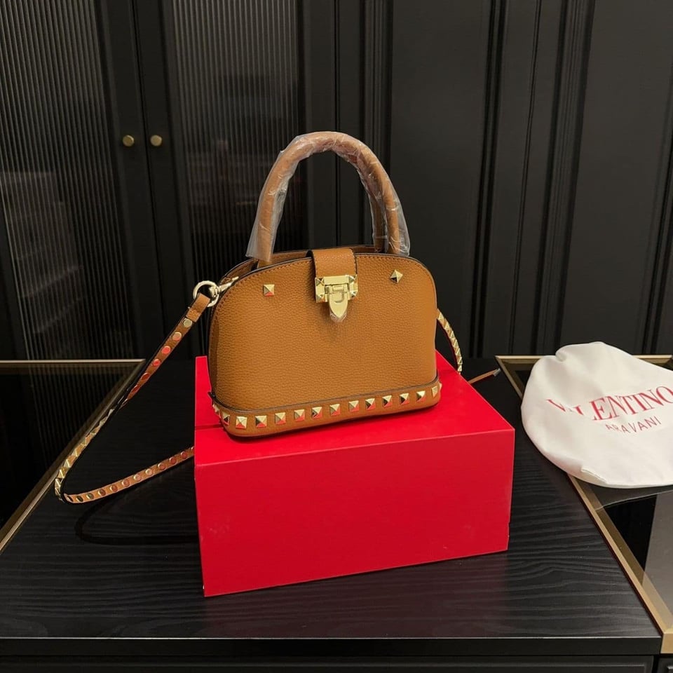 Valentino Garavani Rockstud Handbag In Grainy Brown 21Cm view 3