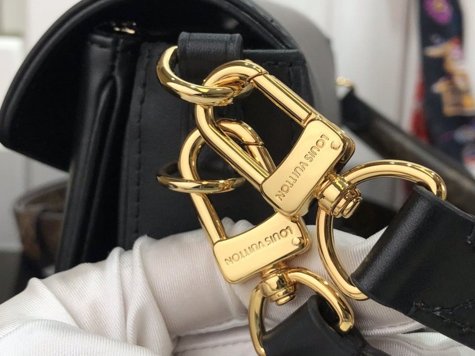 Louis Vuitton Swing 24Cm Black view 4