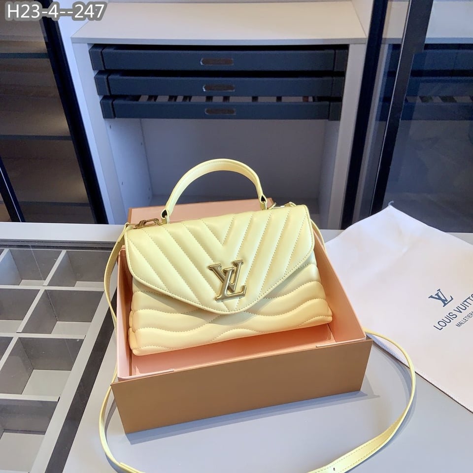 Louis Vuitton Hold Me Bag Light Yellow 27Cm M21797 view 3