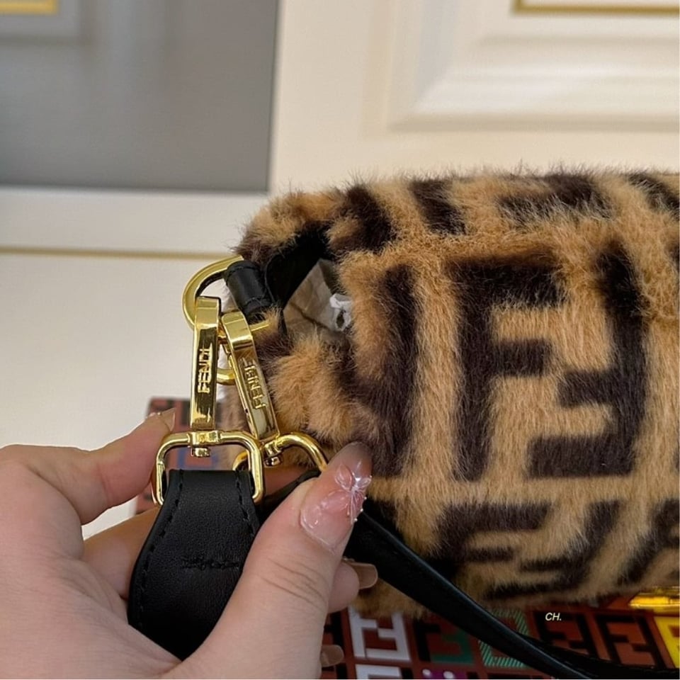 Fendi Baguette Sheepskin Bag Brown 26Cm view 5
