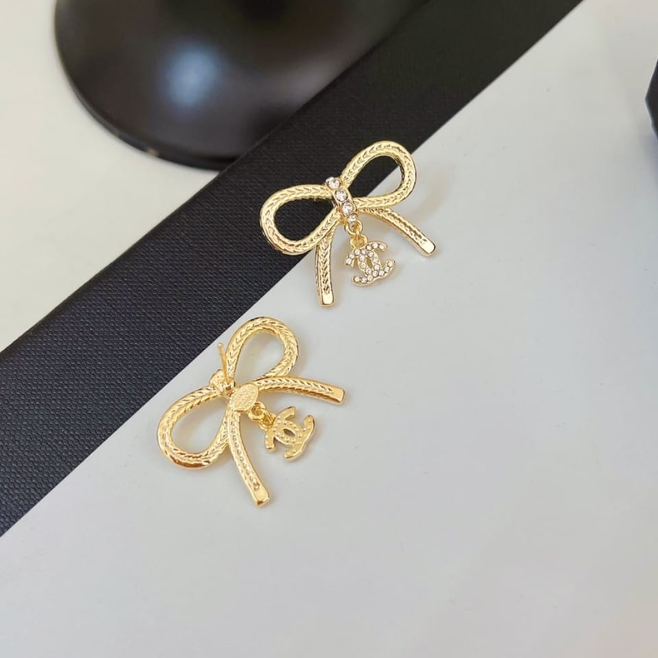 Chanel Earrings Gold view 3