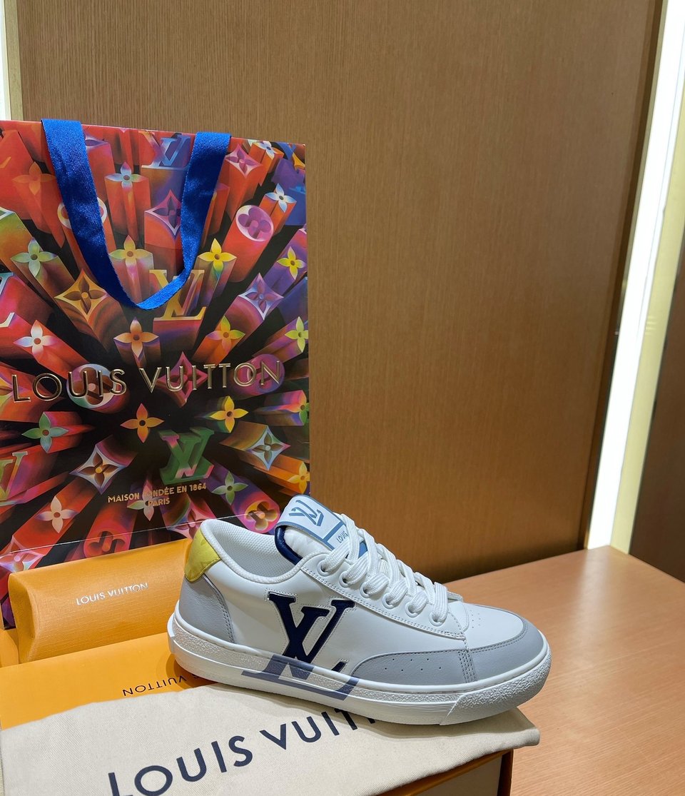 Louis Vuitton Charlie Sneaker 1A9Jlt view 11