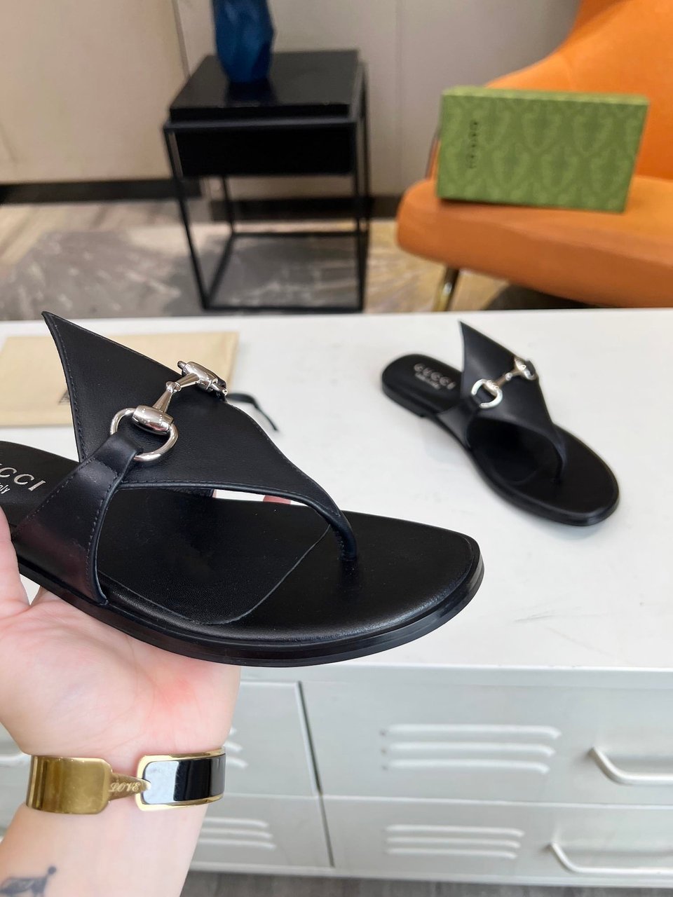 Gucci Women’S Thong Sandal With Horsebit Black view 4