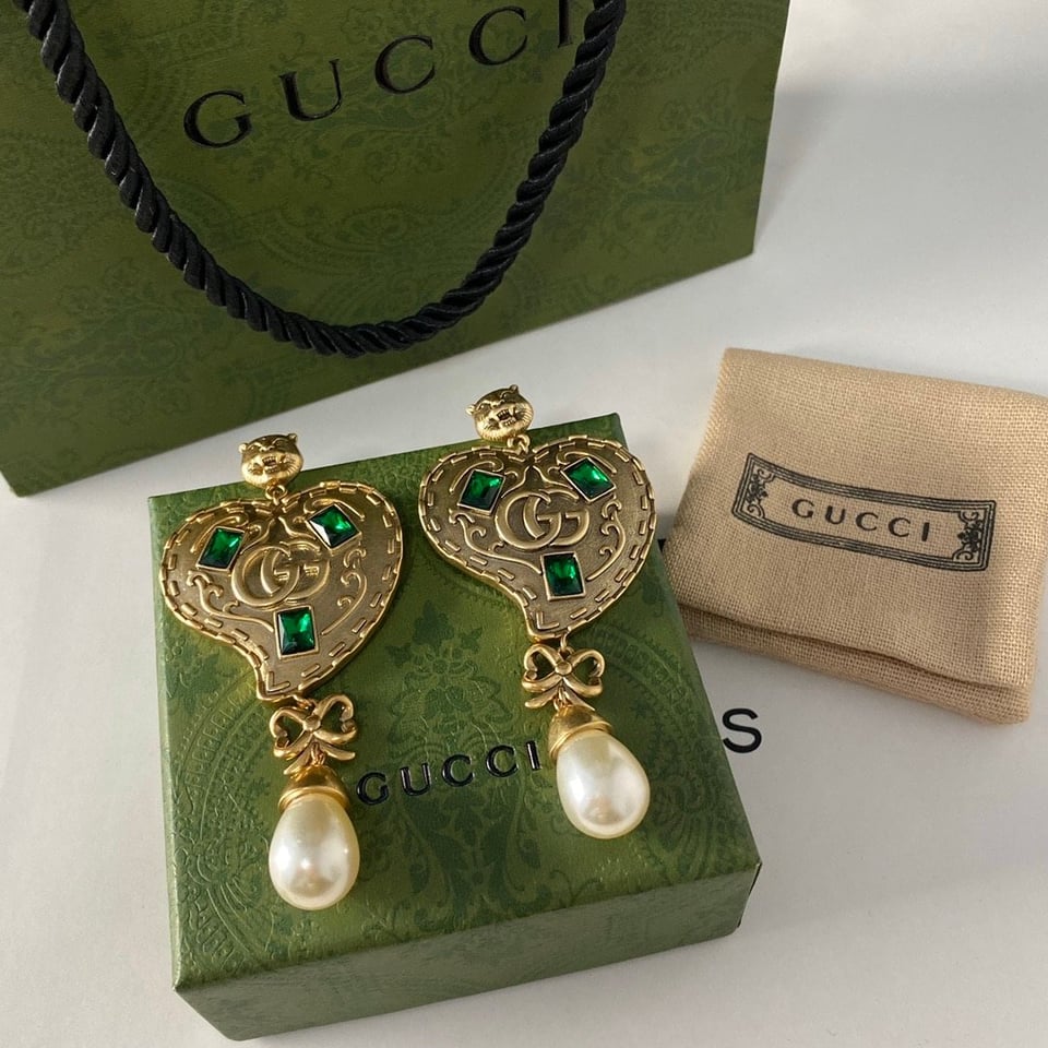 Gucci Gg Heart Earrings With Green Gems view 2