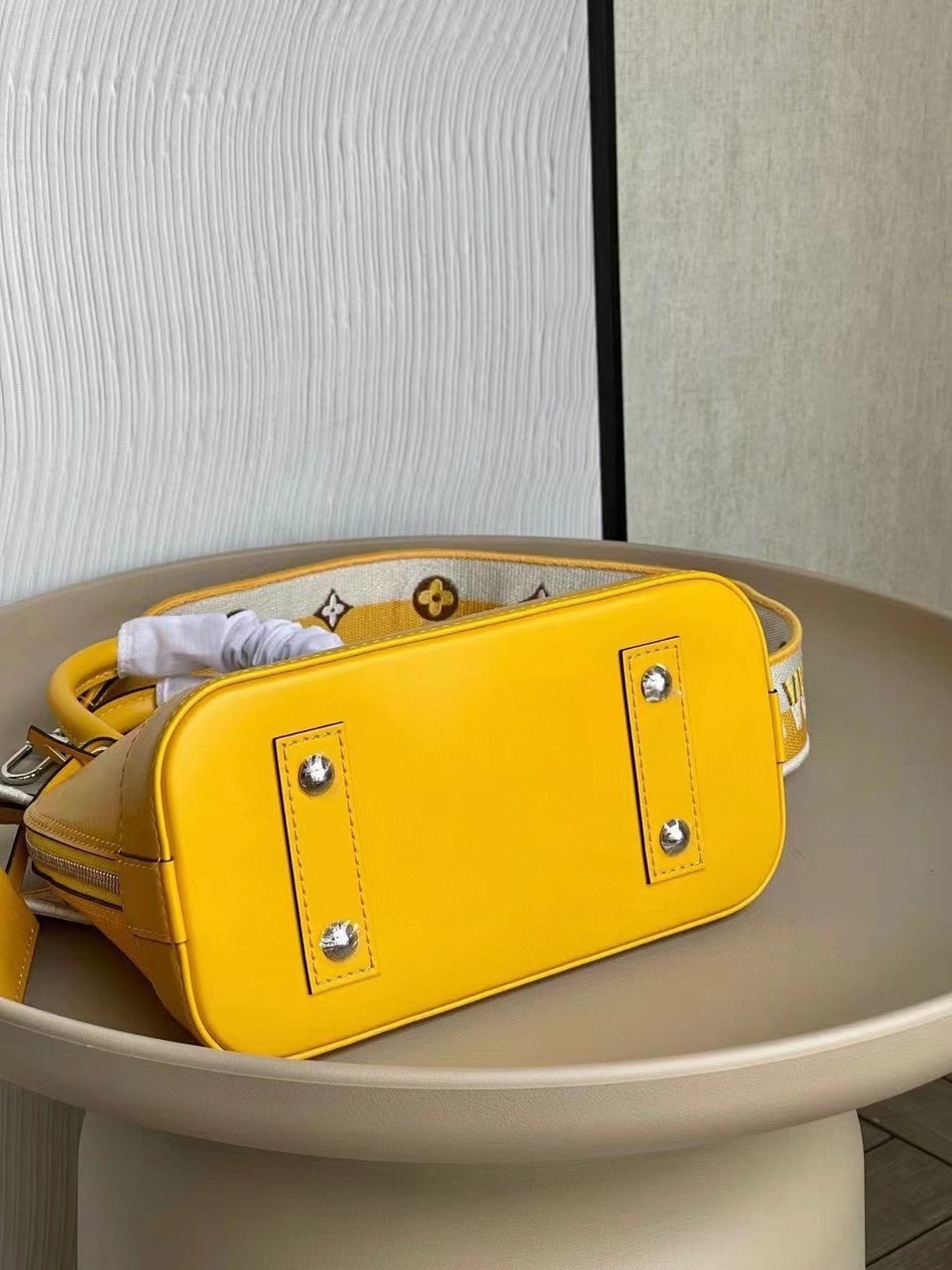 Louis Vuitton Alma Bb 23Cm Sunflower Yellow view 9