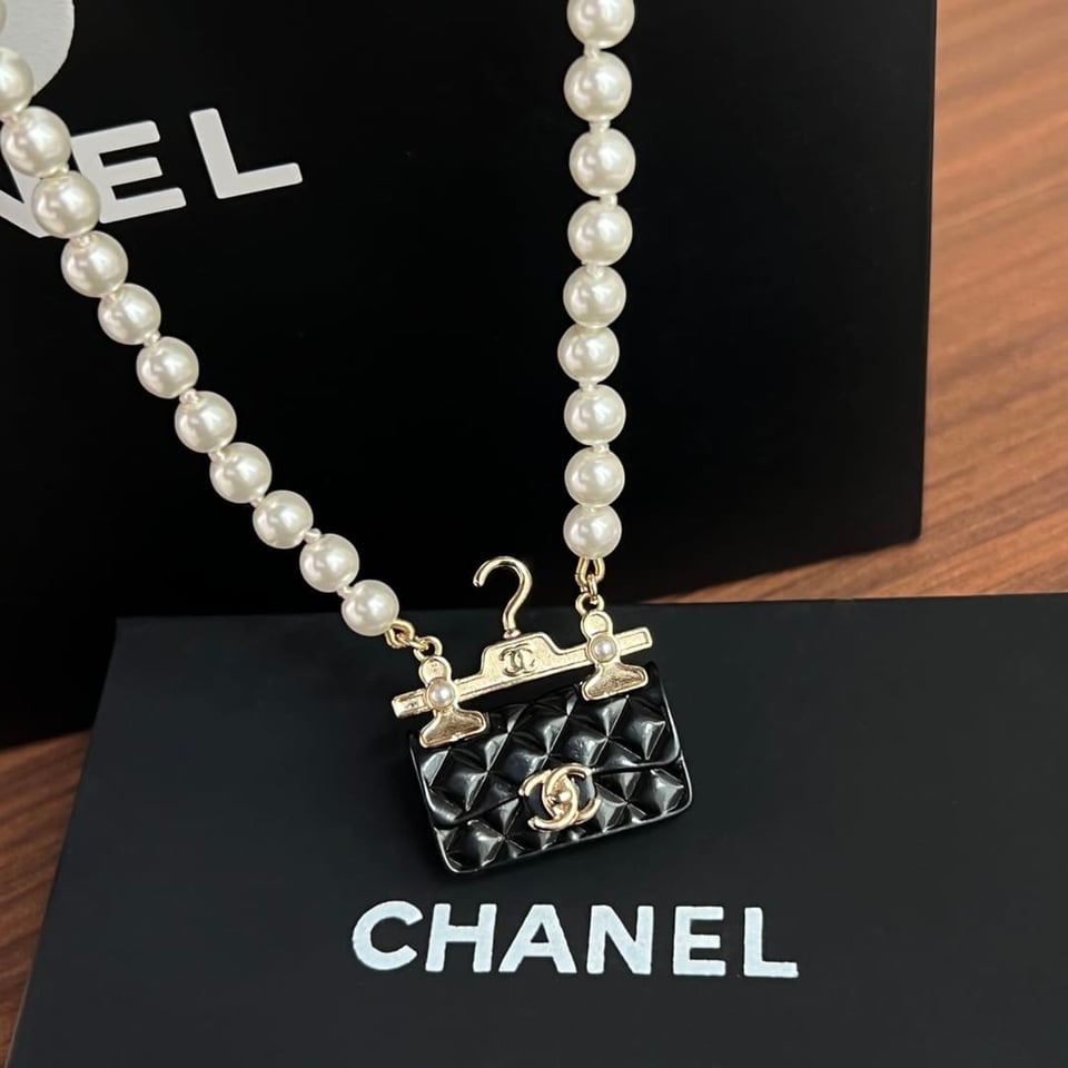 Chanel Pearl Metal Resin Quilted Flap Bag Necklace Gold view 7