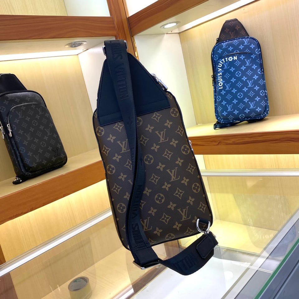 Louis Vuitton Avenue Nm Crossbody Bag Monogram 31Cm M46327 view 6