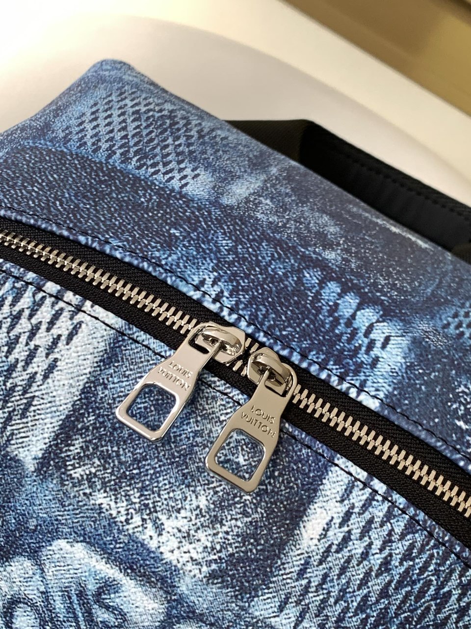 Louis Vuitton Discovery Backpack Pm Damier Blue 15.7In/40Cm view 4