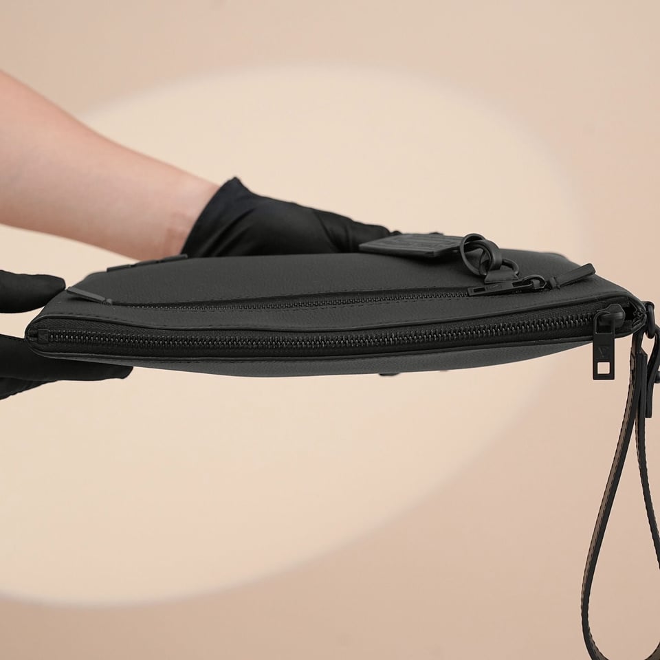 Louis Vuitton Takeoff Pouch Black 30Cm M69837 view 10