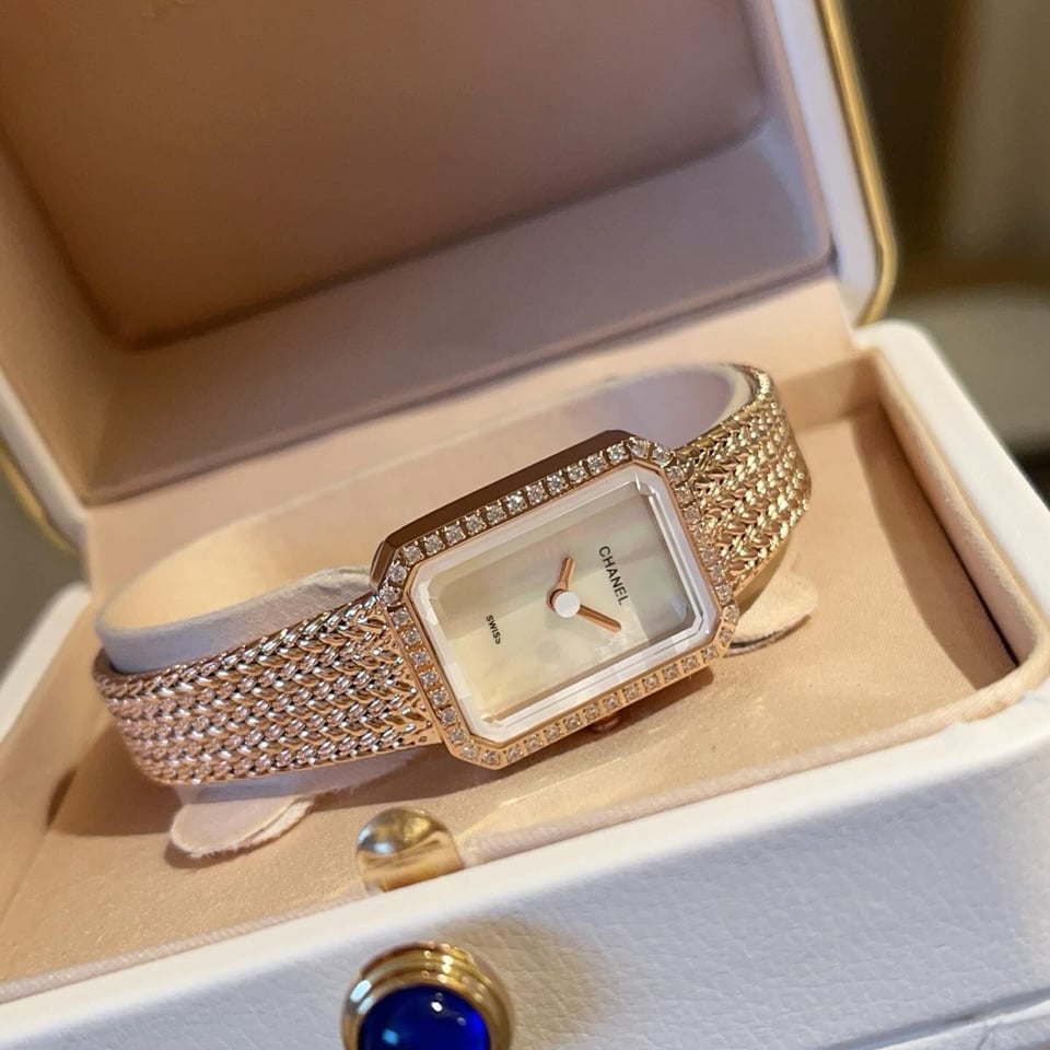Chanel Première Diamond Mesh Watch White Dial view 2