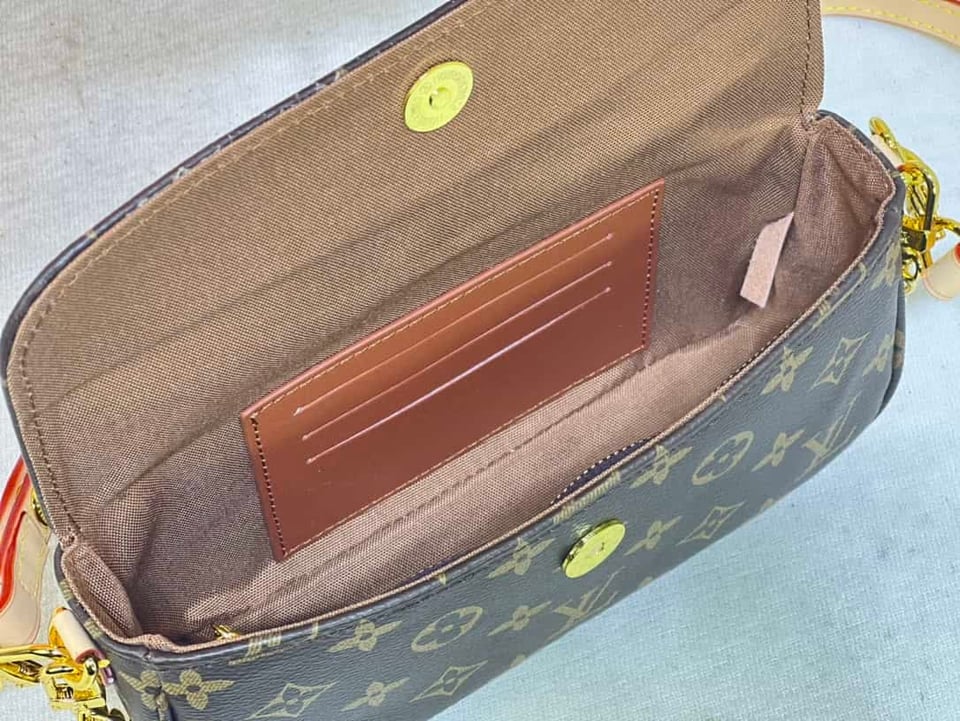 Louis Vuitton Ivy Wallet On Chain Bag view 5