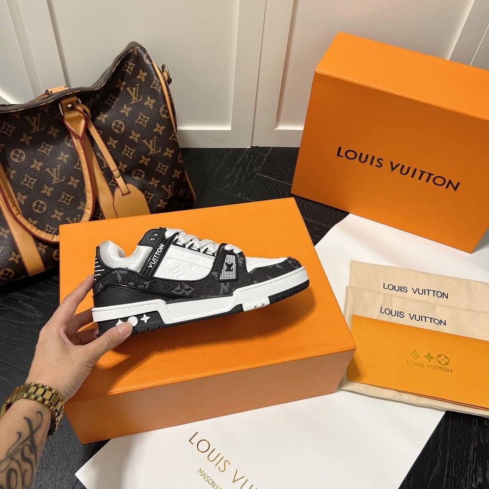 Louis Vuitton Trainer Sneakers Black And White 1A9Jgb view 6