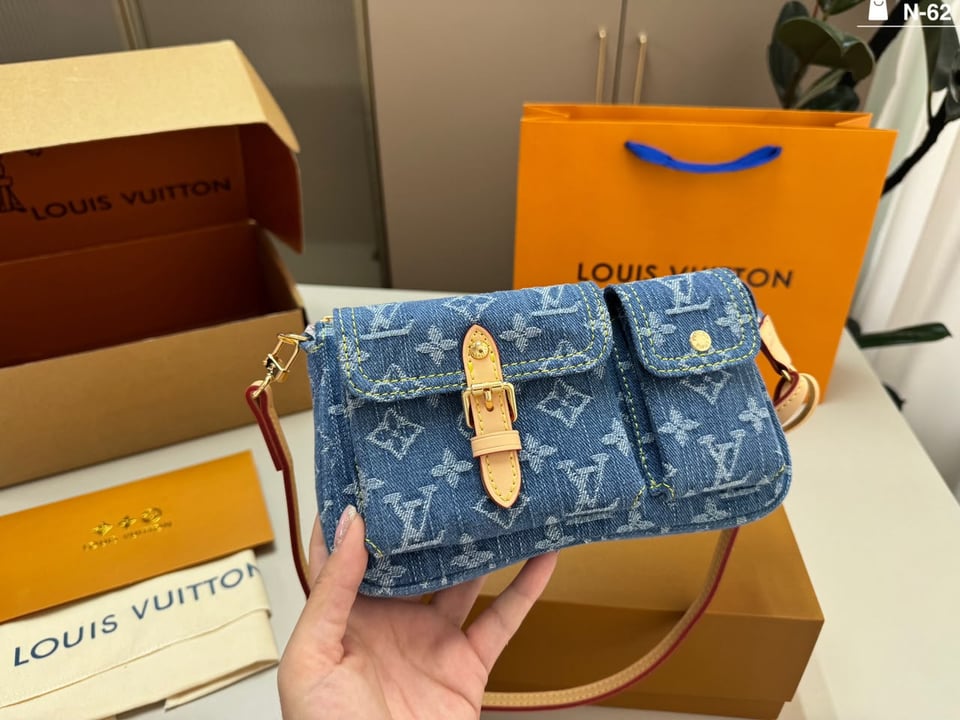 Louis Vuitton Accessoire Cargo Pochette Bag 23.5cm M27602 view 6
