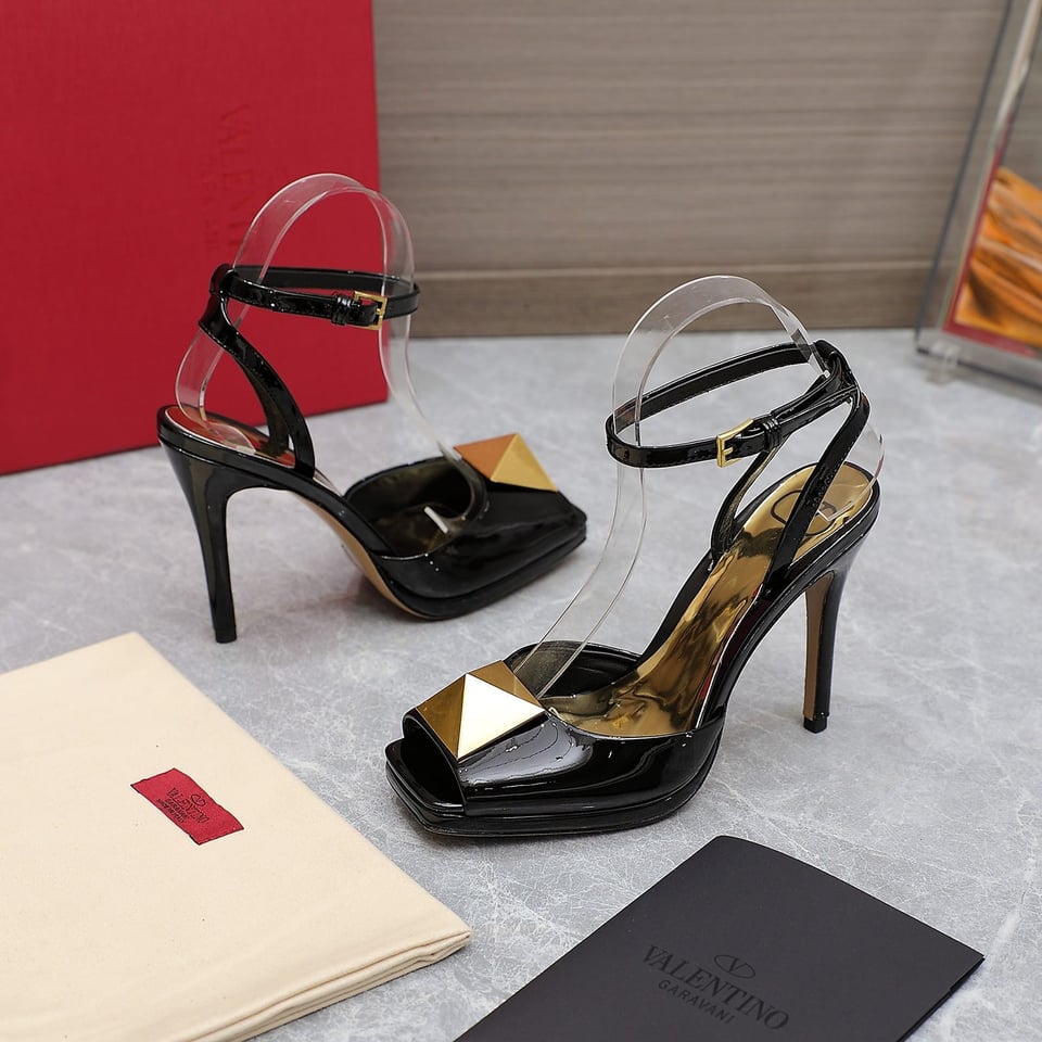 Valentino Garavani Roman Gold Stud Block Pump Black view 4