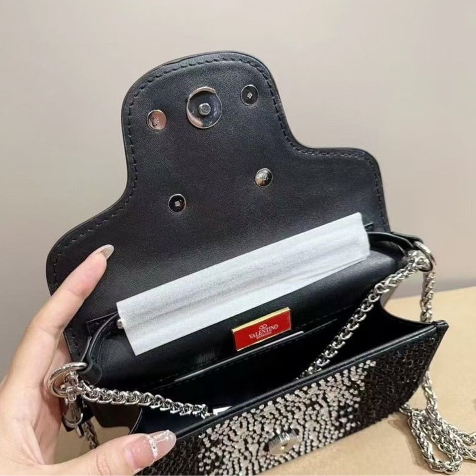 Valentino Loco Small Vlogo Shoulder Bag Black 20Cm view 4